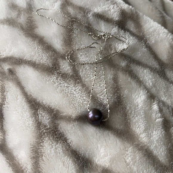Black Pearl Necklace Silver Chain - Picture 3 of 3